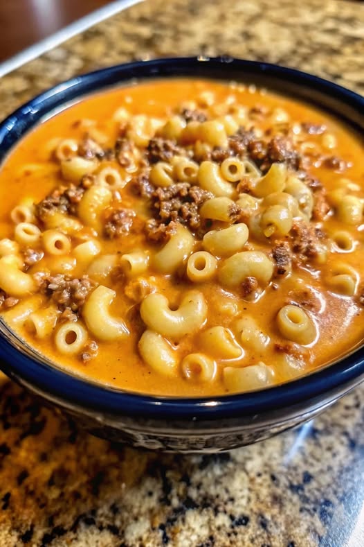 One Pot Macaroni Cheeseburger Soup